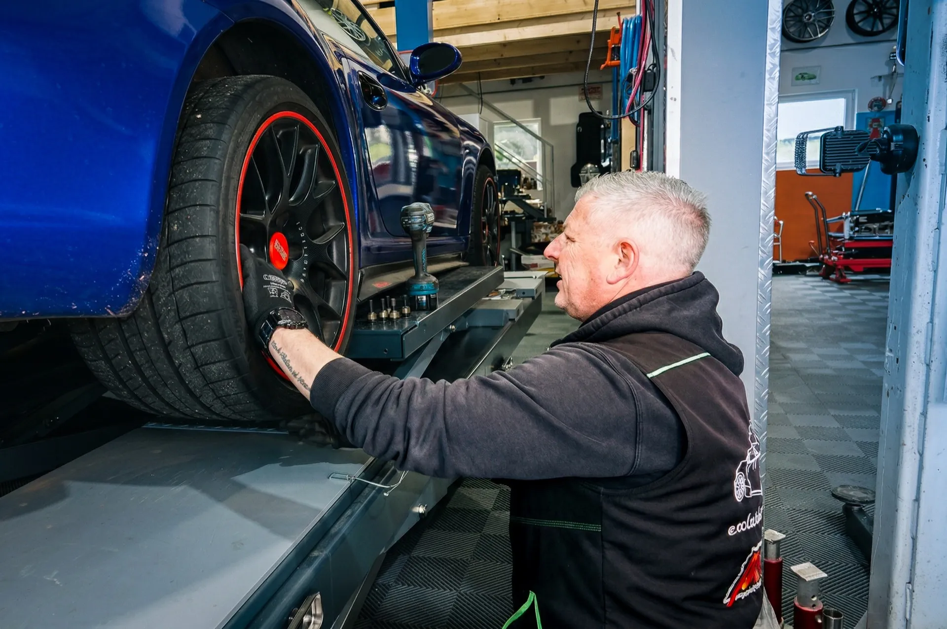 Reifenwechsel in der KFZ Werkstatt Kirchberg